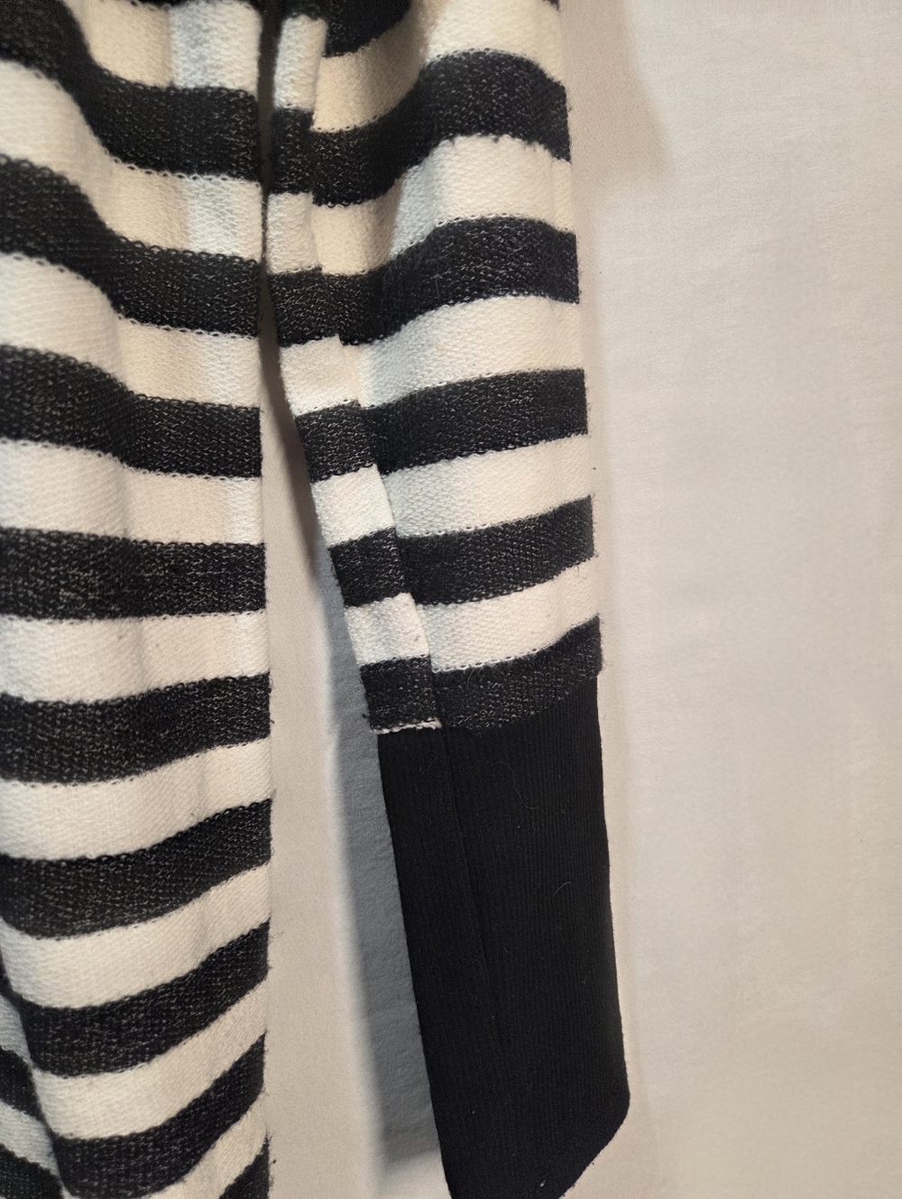 Y2k Striped Sz M Long Sleeve Sweater With Zipper Detail Long Cuff Grunge Goth - Picture 13 of 15